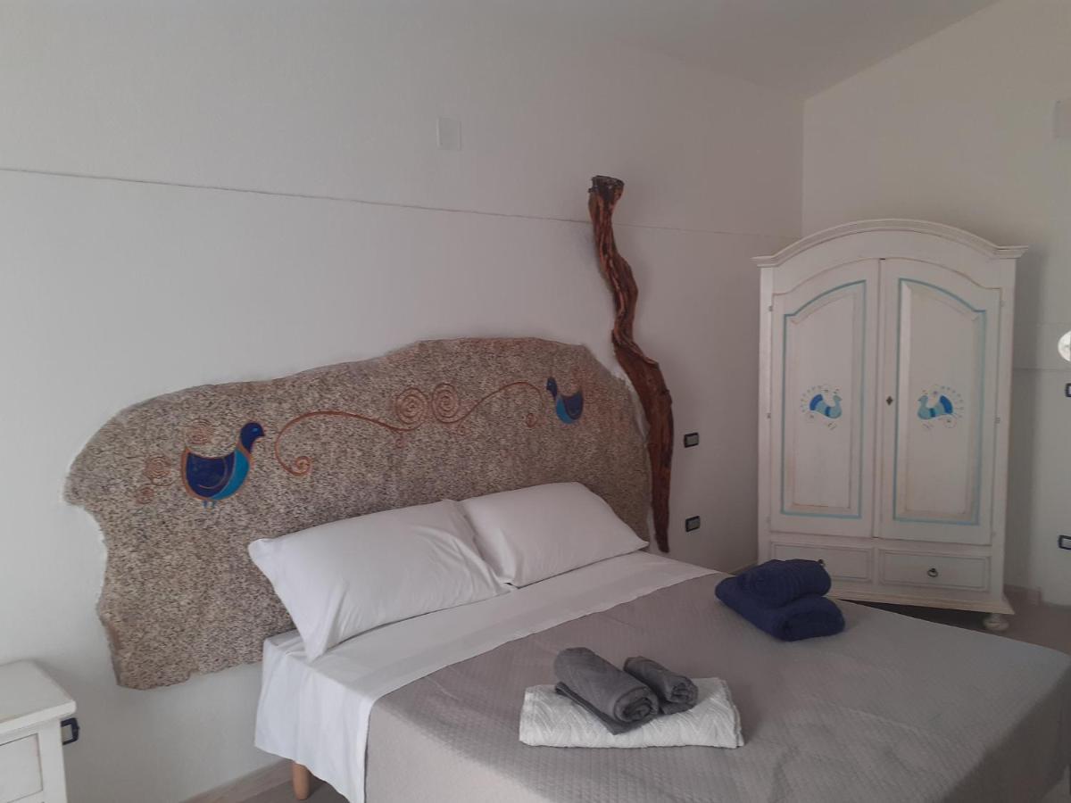 Bed And Breakfast Murales Orgosolo Exteriör bild