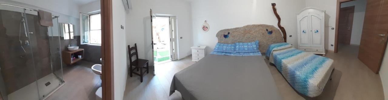 Bed And Breakfast Murales Orgosolo Exteriör bild