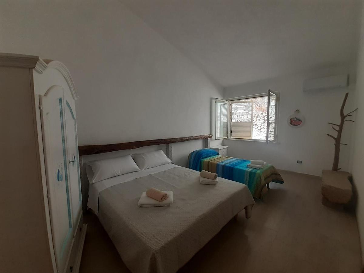 Bed And Breakfast Murales Orgosolo Exteriör bild