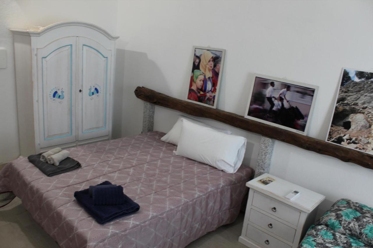 Bed And Breakfast Murales Orgosolo Exteriör bild