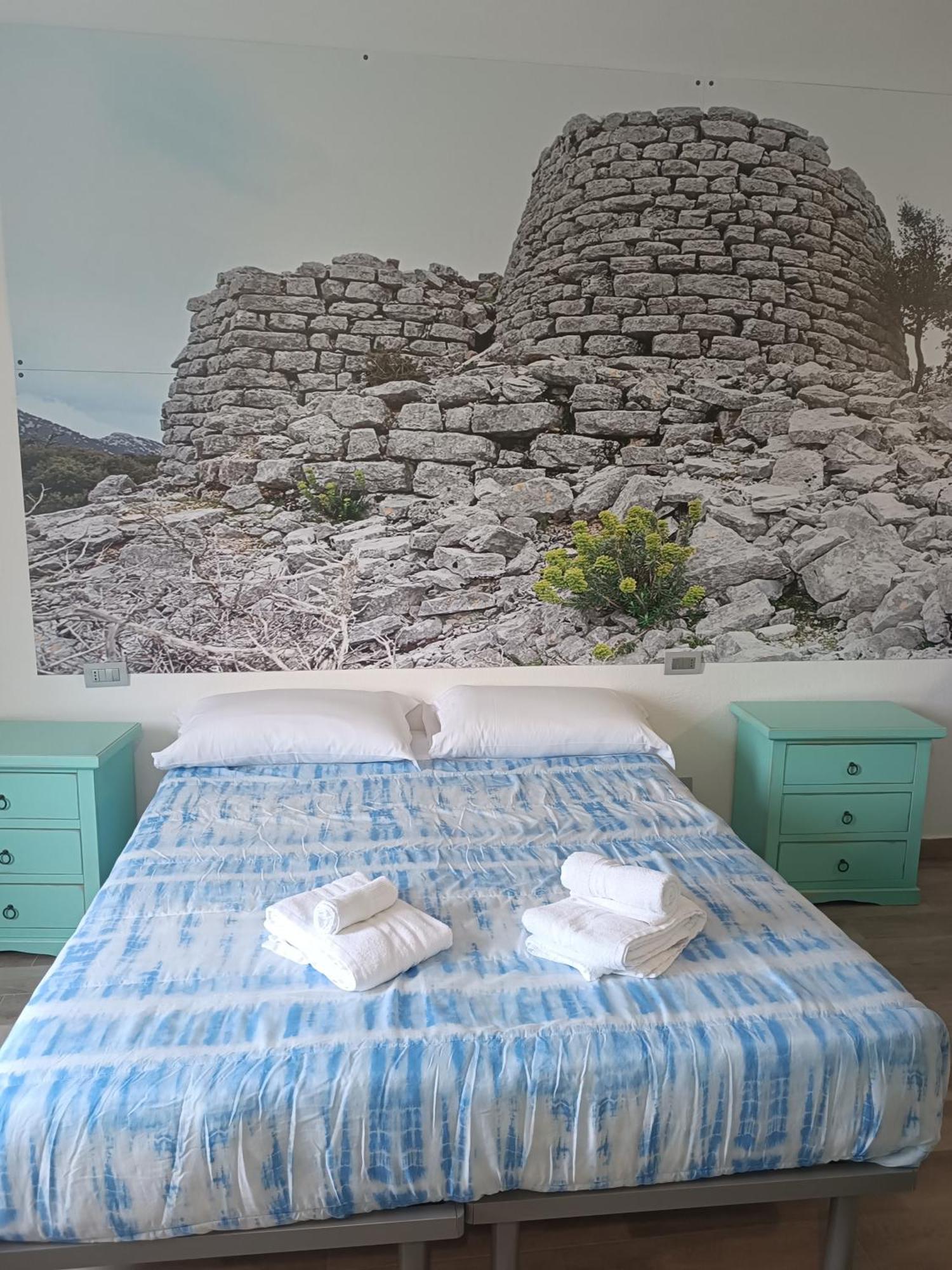 Bed And Breakfast Murales Orgosolo Exteriör bild